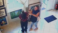 Estudante de 18 anos é agredida na rua por estar sem sutiã: 'Você vai morrer'