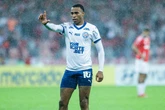 Nas redes sociais, 'Romário ensina' Jean Lucas a fazer gol perdido na Libertadores