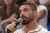 Cauã Reymond revolta parentes ao expor HIV positivo da mãe, diz coluna