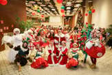 Parada natalina marca chegada do Papai Noel ao Vitória Boulevard Shopping