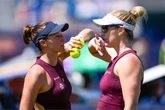 João Fonseca é eliminado em Wimbledon, enquanto Luisa Stefani avança com vitória nas duplas
