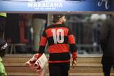 Atacante do Flamengo lança música sobre passagem pelo clube carioca