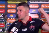 Atacante do Vitória se revolta e dispara contra a arbitragem: 'Várzea'