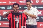 Com a lendária 7 de Bebeto, Romarinho é apresentado pelo Vitória: 'Não tenho medo'