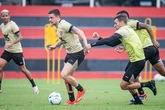 Kayzer treina pela primeira vez com elenco do Vitória; veja lista de lesionados