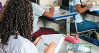 Professora processa escola de Camaçari por horas extras em aulão do Enem