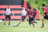 Com presença dos novos reforços, Vitória inicia preparação para enfrentar Bragantino