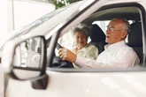 Projeto prevê desconto de até 30% para idosos na compra de carros novos