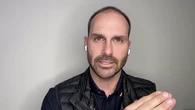 Deputado federal, Eduardo Bolsonaro comete erro de português em publicação