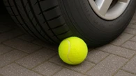 O truque da bola de tênis que vai revolucionar como você lava o carro