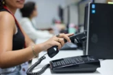 Cada vez mais raro: número de linhas de telefone fixo cai 40% em cinco anos na capital baiana