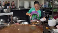 Teria coragem de comer? Conheça a sopa tailandesa que está no fogo há 50 anos