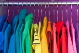 Pesquisa revela a cor mais comum no guarda-roupa de quem trai