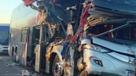 Acidente entre ônibus e carreta deixa um morto e cinco feridos em estrada da Bahia