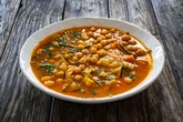 5 sopas ricas em proteínas para o almoço