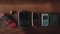 Por que tantas pessoas estão trocando o smartphone por um celular simples