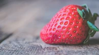 Vídeo mostra por que você nunca mais vai querer comer morango sem lavar