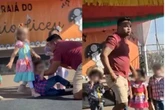 Pai que agrediu criança de 4 anos em festa de escola é liberado: 'Legislação branda'