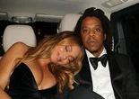 Blue Ivy adota tranças em evento com Jay-Z e impressiona por semelhança com Beyoncé; veja
