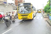 Homem tenta assaltar ônibus, mas é morto a tiros por passageiro em Salvador