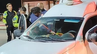 Agentes da Transalvador encontram corpo dentro de carro durante blitz