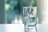 Com hábito simples é possível eliminar 90% dos microplásticos da água em casa