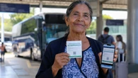 Viagem de graça: saiba como tirar a Carteira da Pessoa Idosa e garantir descontos