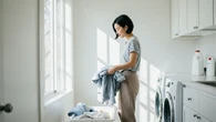 Por que cada vez mais pessoas estão usando roupas sem lavar por meses?