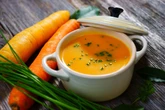 2 receitas de sopas saborosas e nutritivas para o inverno