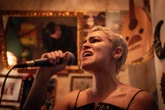 Cantora Lais homenageia Elis Regina em show especial no Teatro Gamboa