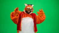 Davi Brito aparecerá na TV vestido de tigre; entenda