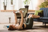 Parece milagre: treino caseiro e sem sair da cadeira afina a cintura depois dos 50 anos