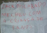 'Mexeu com menina de 9 anos': traficantes matam suspeito de estupro e deixam bilhete