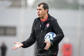 Fábio Carille é apresentado pelo Vitória e comanda primeiro treino antes de enfrentar o Inter