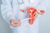 Como identificar miomas no útero? Especialistas detalham sintomas e diagnóstico