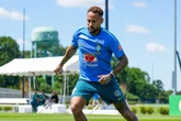 Neymar treina com a Seleção e se aproxima de retorno na Copa do Mundo