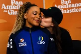 Rebeca Andrade posta clique raro ao lado da namorada e se declara após ouro no Pan