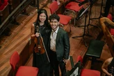 'Não imaginava que seria na sala de concerto mais incrível do mundo', diz violinista pedida em casamento