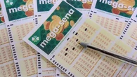 Homem devolve bilhete premiado de R$ 6 milhões ao dono; dono da fortuna ficou em estado de choque