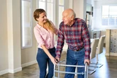 Confira as principais mudanças que você deve fazer para evitar quedas em casa