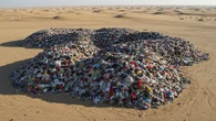 O deserto virou lixão de roupas: as imagens chocantes que o mundo ignora