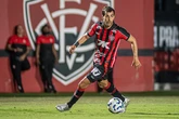 Cáceres tem lesão confirmada e será desfalque do Vitória por tempo indeterminado