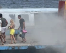 Lancha com 22 passageiros a bordo pega fogo na Bahia
