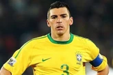 Ex-craque da Seleção Brasileira sofre queimaduras graves após explosão; veja quadro de saúde