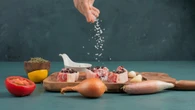 Por que colocar sal nos alimentos pode aumentar o risco de depressão e ansiedade