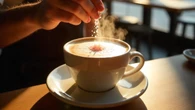 Saiba por que você deve adicionar uma pitada de sal no seu café