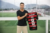 Ex-meio-campista de gigante espanhol é anunciado pelo Flamengo