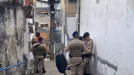 Mulher trans é achada morta com mãos amarradas para trás em escadaria de Salvador