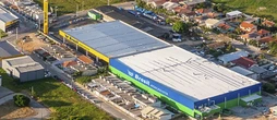 Rede de atacarejo abre megaloja de 10 mil m² e amplia expansão em estado brasileiro
