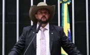 Câmara aprova anistia a multas por bloqueios de estradas por caminhoneiros após eleições de 2022